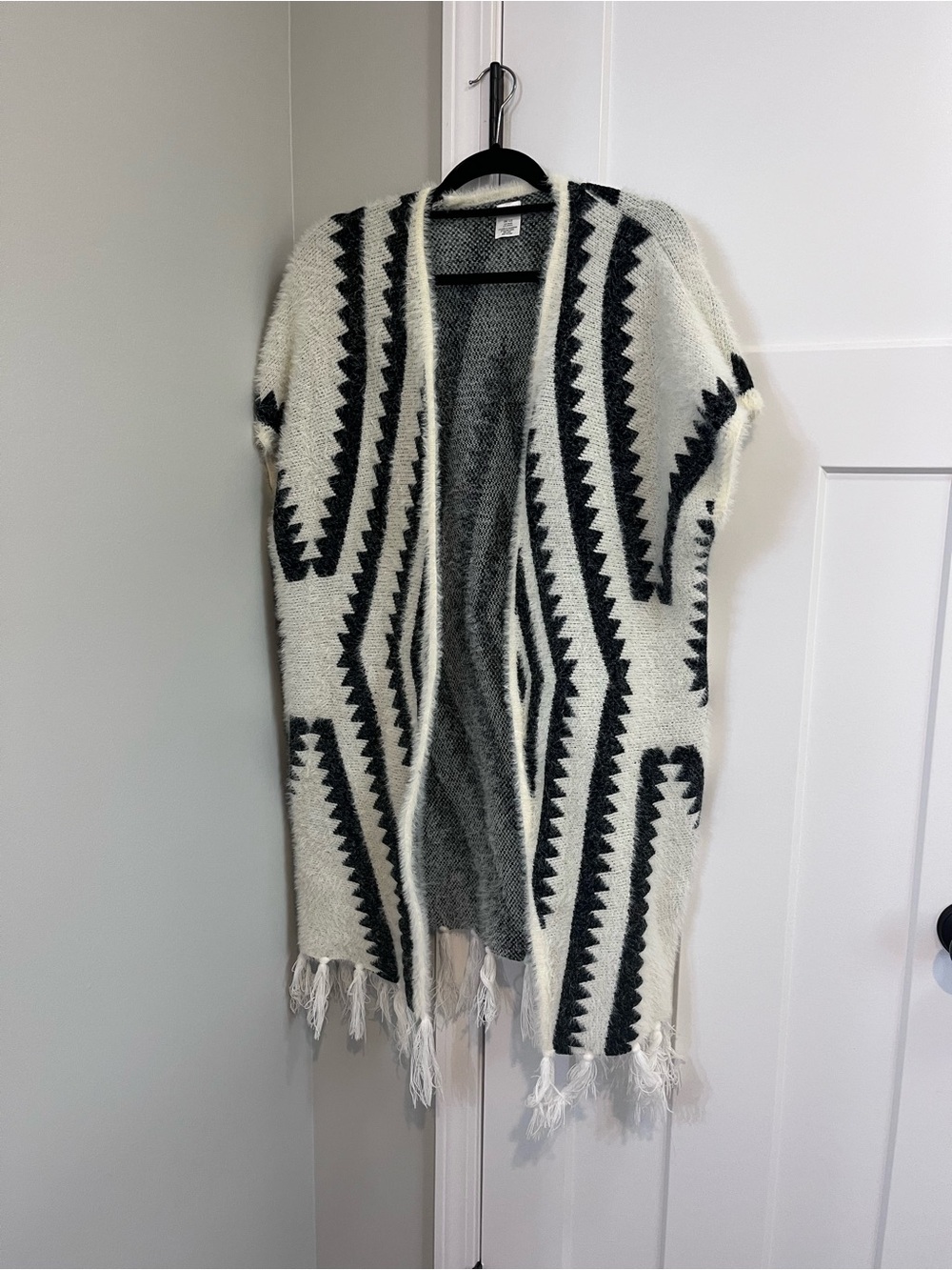 Francesca's Collections Black & Cream Geometric Fringe Poncho Cardigan